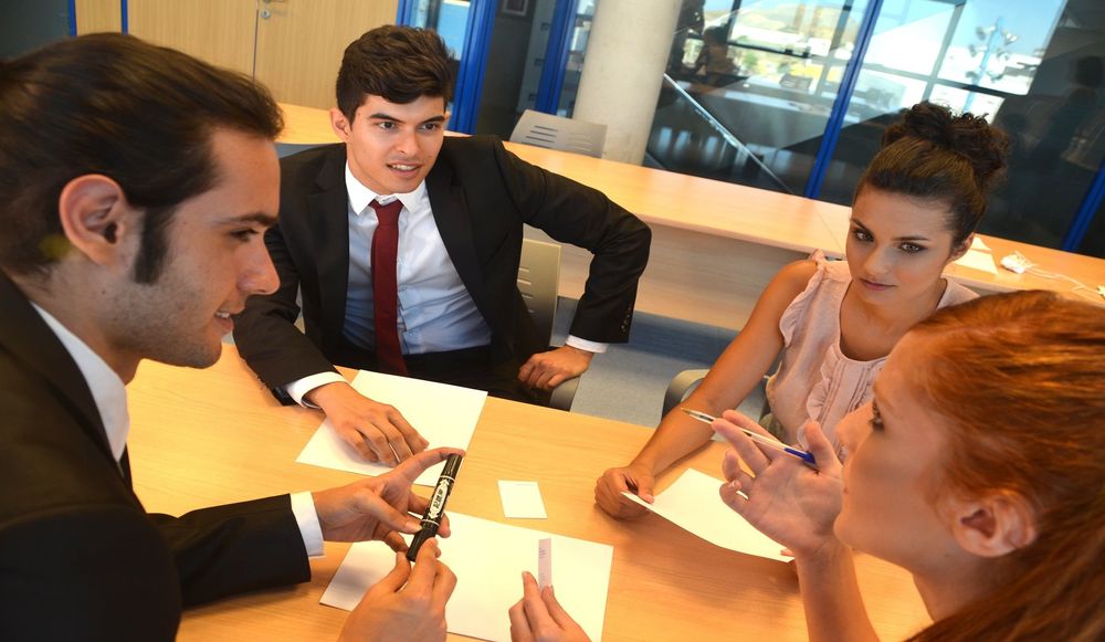 実は相手の気分を不愉快にさせている 人間関係の Ngしぐさ 10選 Precious Jp プレシャス