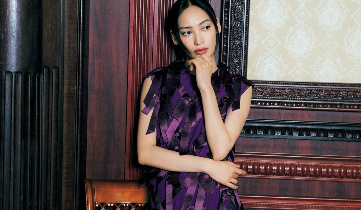 PRADA プラダ プリーツリボンドレス ドレス ブラック 40 ML相当 大政 絢さんが着こなす「プラダ」のリボンドレス｜甘さだけに終わら