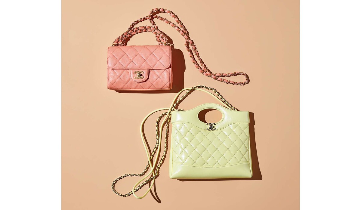 【春らしいカラーで気分アガる♡】CHANEL ヴァニティバッグ 春のおしゃれはバッグから！「シャネル」アイコニックな