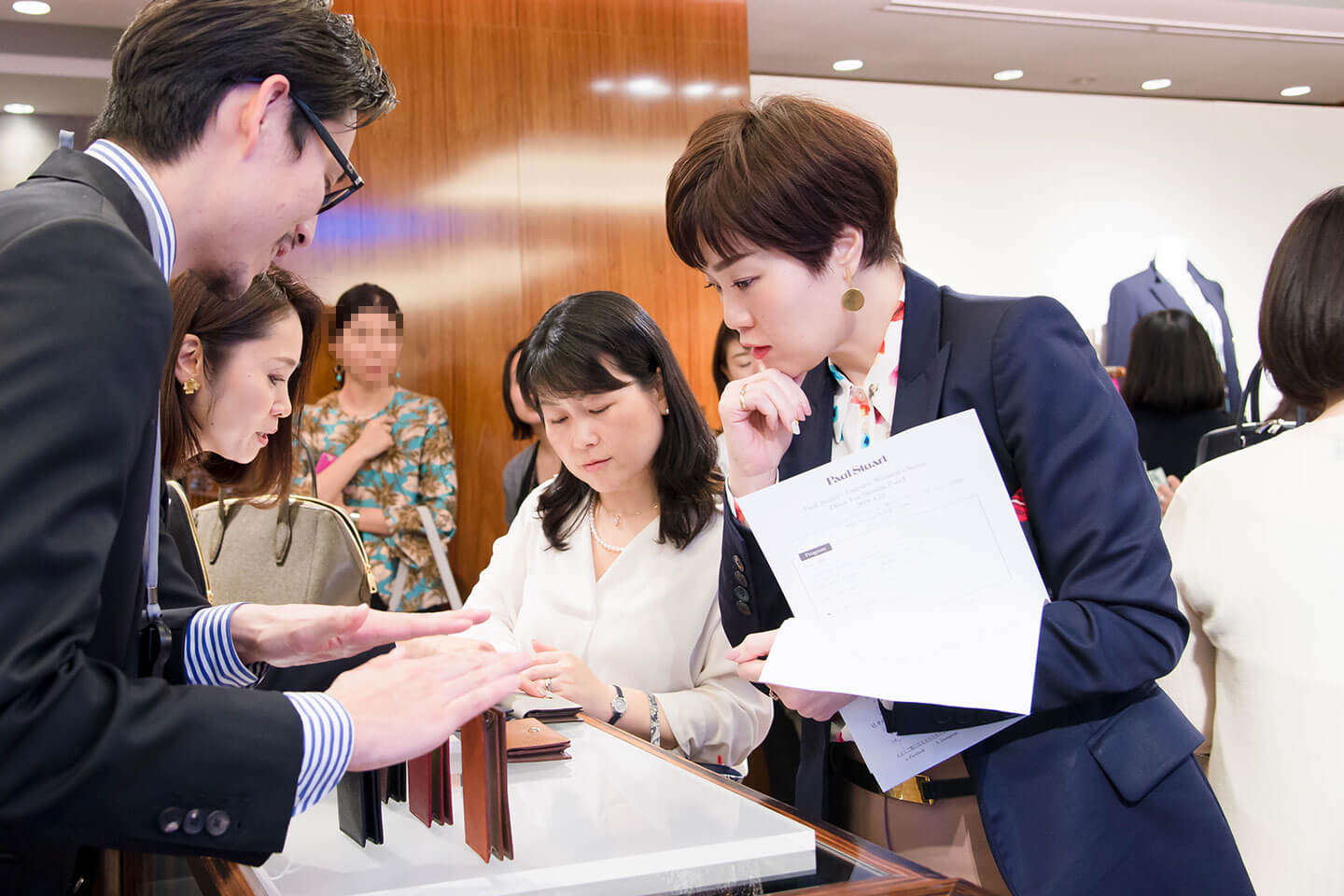 この日のオーダーは、内側に名入れできるサービスもあり、大人気