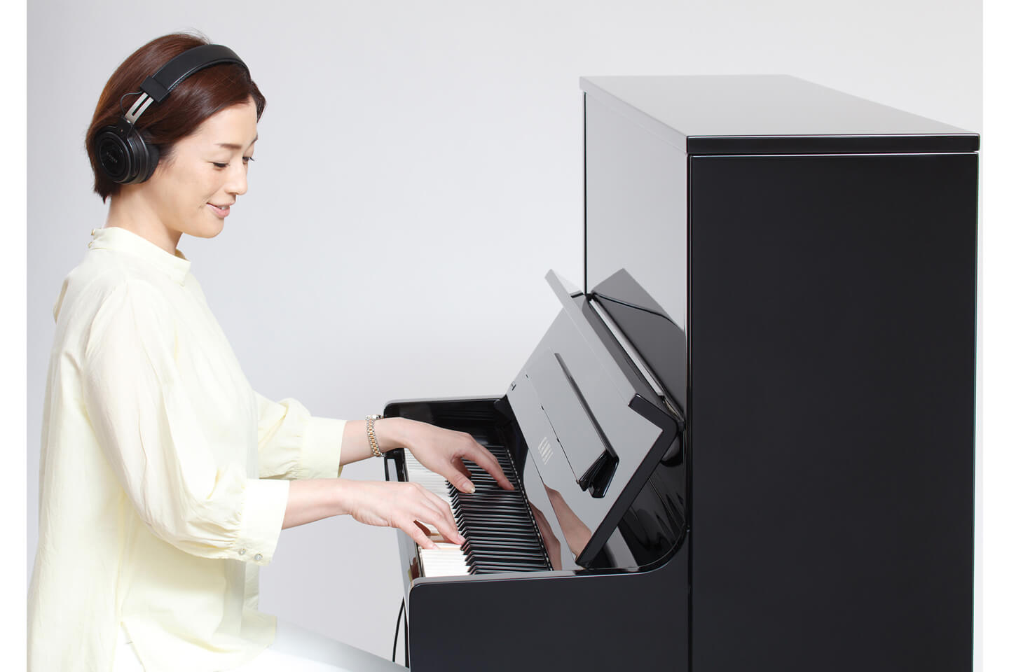 写真はアップライトピアノ用の消音装置ATX3(2018年10月5日発売)¥250,000。グランドピアノ用はATX2-f(¥550,000)などがあります