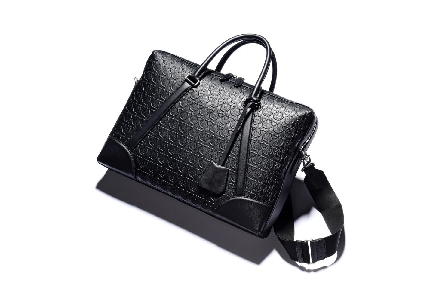 【W41×H29×D8cm】バッグ¥240,000(フェラガモ・ジャパン〈サルヴァトーレ フェラガモ〉)