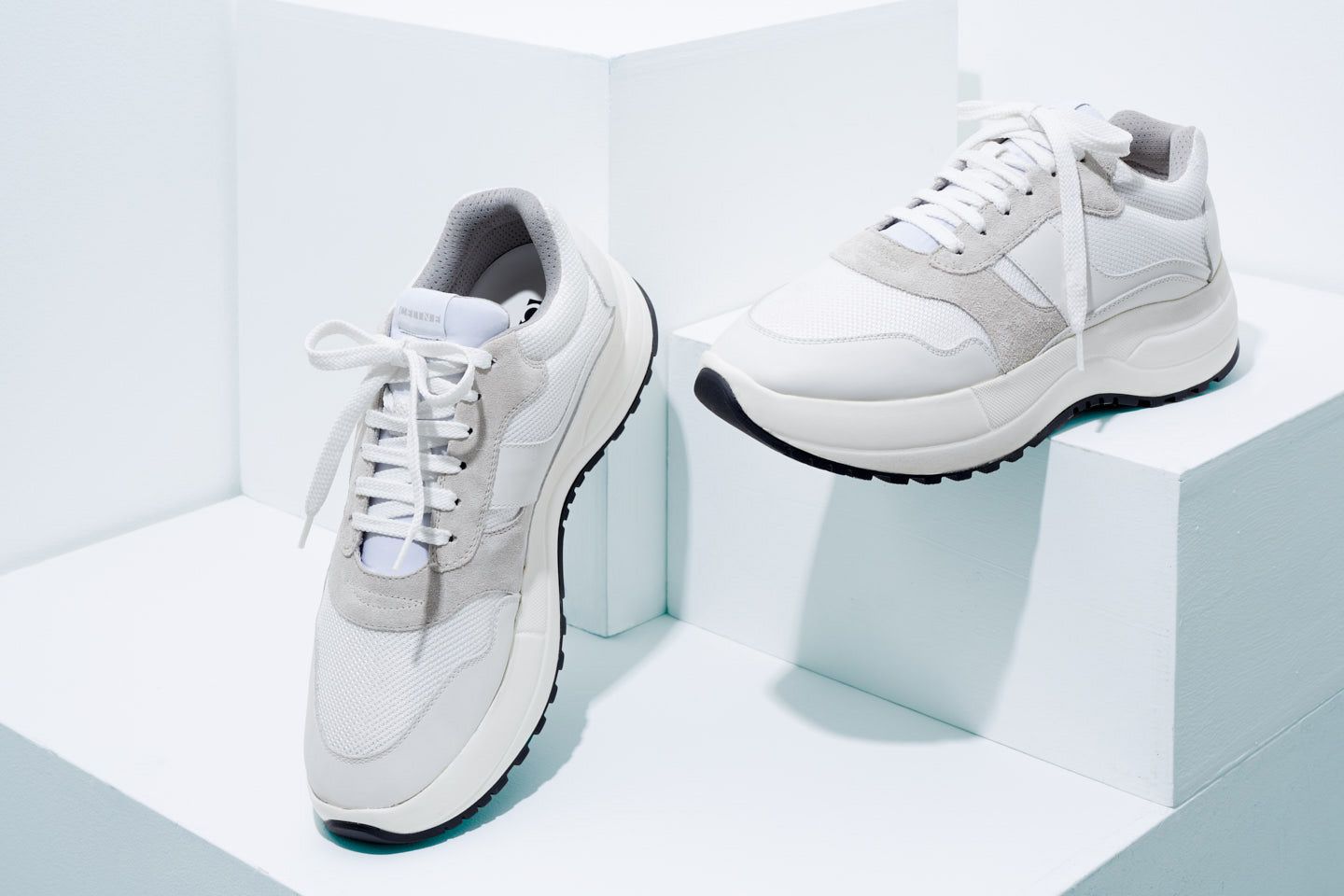 9:大人女性のデイリースタイルを爽やかに彩ってくれるCÉLINE(セリーヌ)のスニーカー
