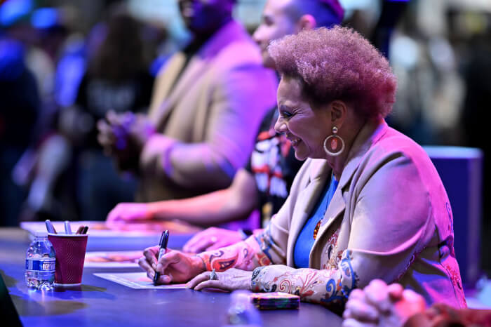 2024年10月19日、ニューヨーク・コミコン2024でのサイン会。