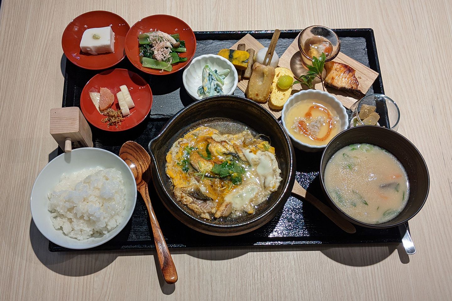 ひと口ごとに違う味わいが楽しめる豪華な朝御膳。