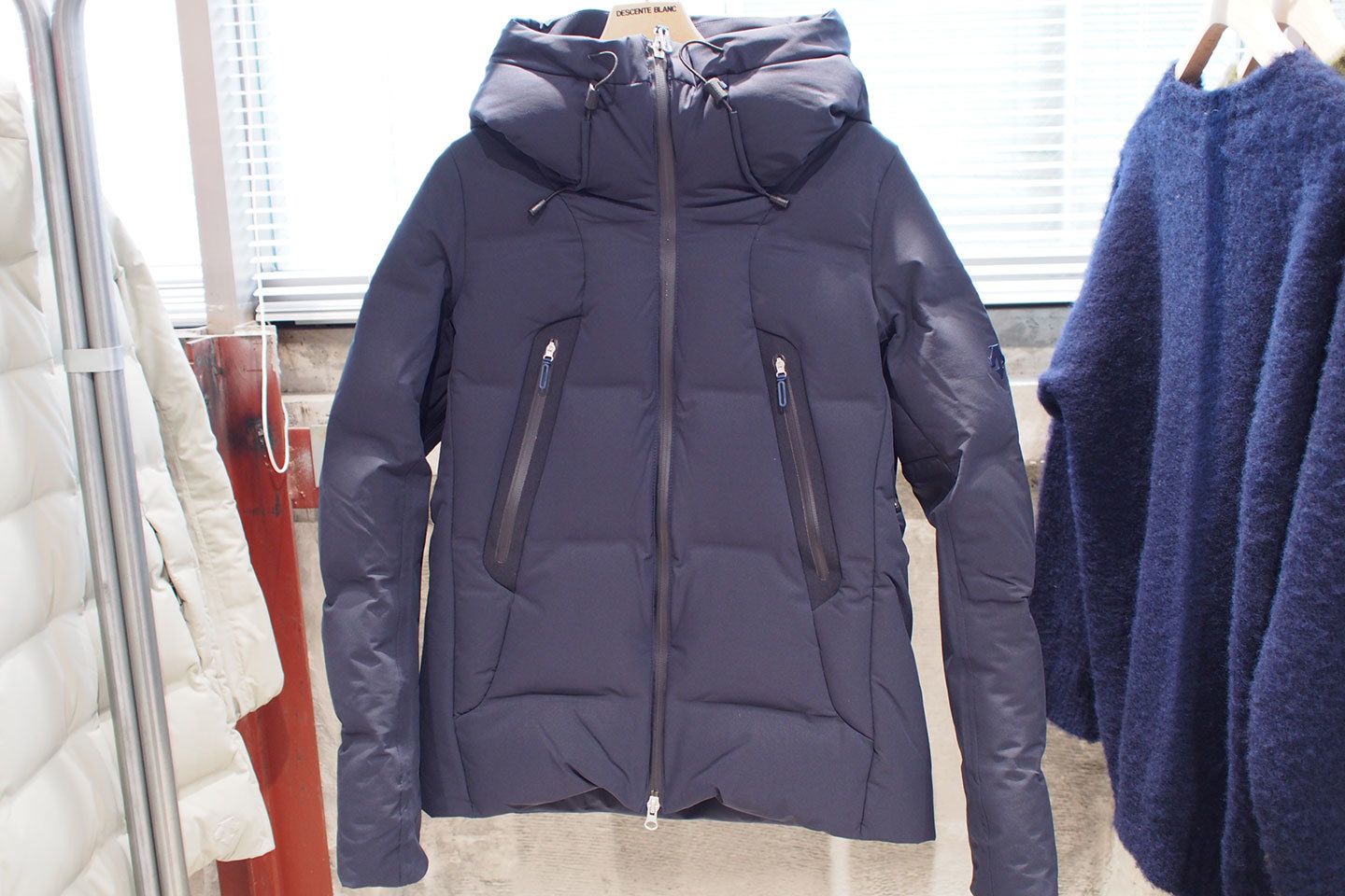 水沢ダウン マウンテニア¥100,000(税抜)