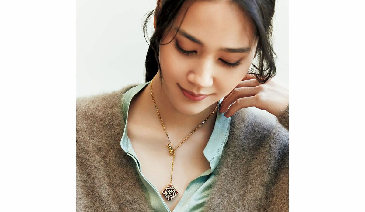 大人可愛い コーデのポイント【LOEWE】アナグラム ペンダント LOEWE コーデのワンポイントに アナグラム ネックレス シルバー
