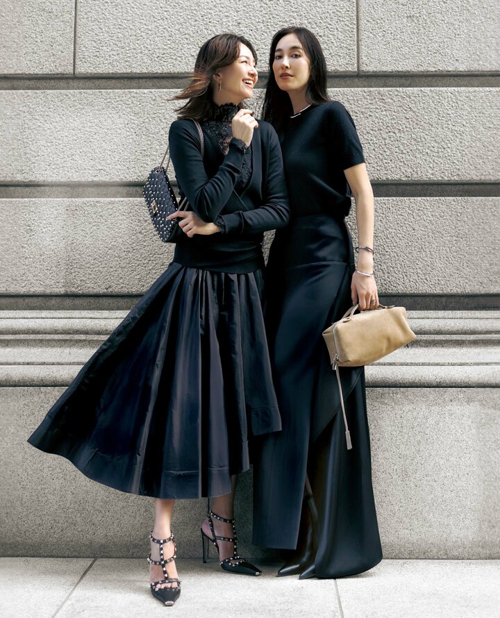 黒スカートスタイルを纏ったモデルのRINAさんと立野リカさん