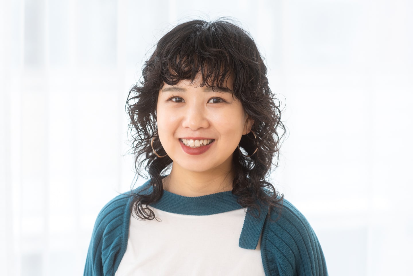 tricca daikanyama 店長/トップスタイリスト・小走祥菜さん。旅行が大好きだという小走さん。「以前は一人でどこにでも行っていました。今はなかなか行けないので残念です。スペインやポルトガルなど、人や街が明るい場所が大好き!早くまた行けるようになることを願っています」Instagramアカウント@koba327_tricca