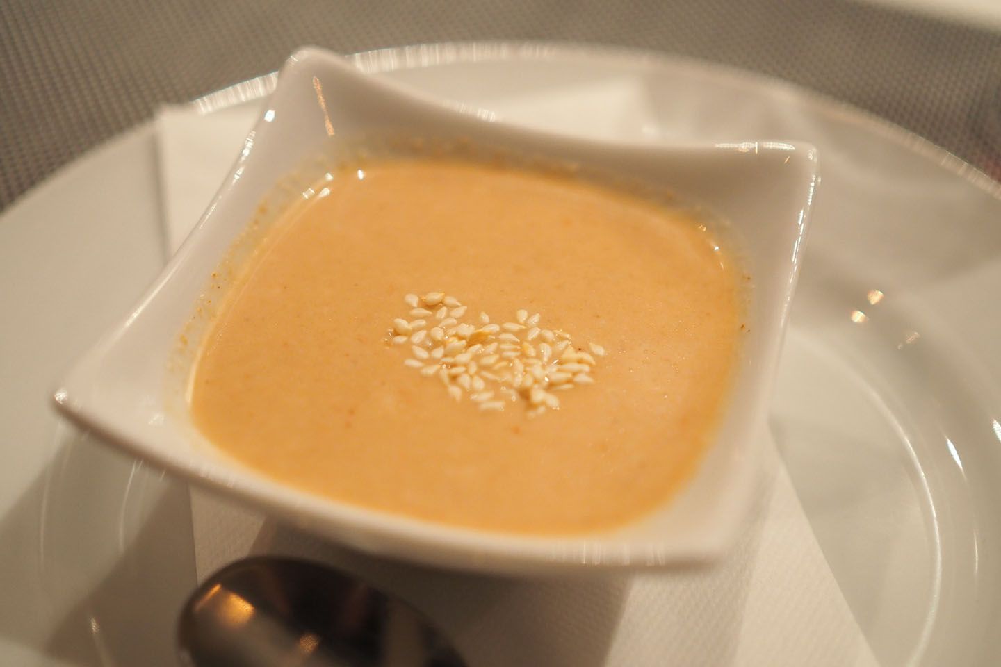 「Cashew nut sweet soup」はアレルギーがある人がいる牛乳やピーナッツではなく、腎臓のデトックスにもいいカシューナッツを使用。