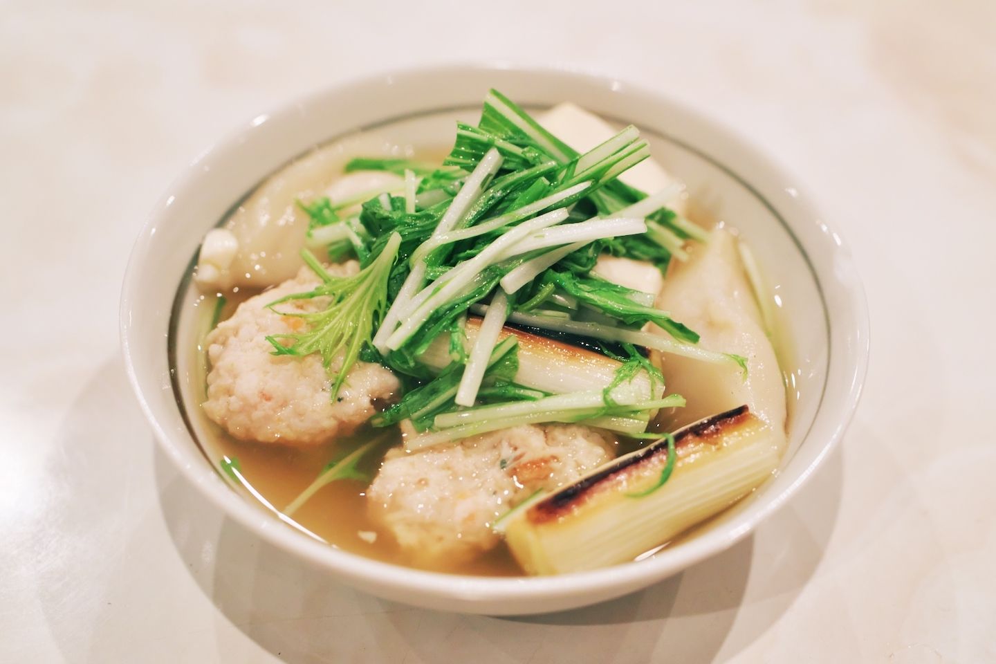 鶏のつくねと水餃子を組み合わせる意外性。こういうところも家庭料理らしい