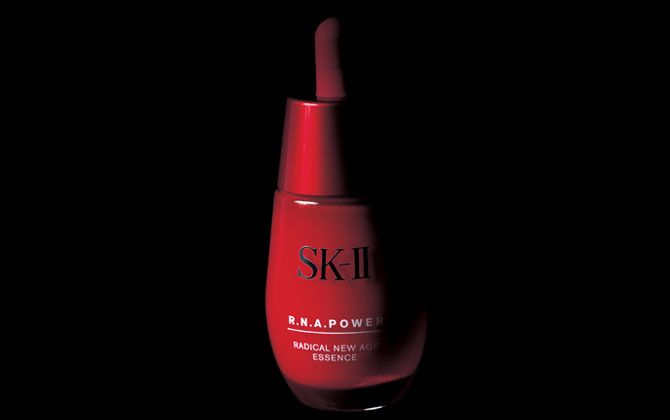 SK-Ⅱ R.N.A. パワーラディカル ニュー エイジエッセンス 30ml ¥12,500(編集部調べ)