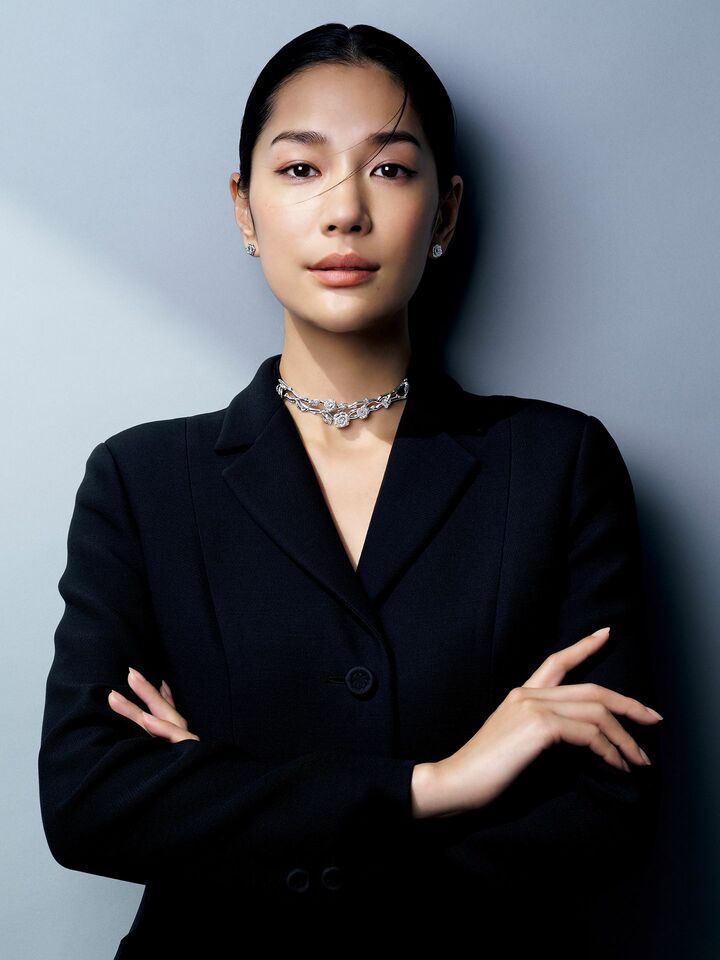 ジャケット_2,ダイヤモンド_2,ネックレス_2,ピアス_1,イヤリング_1