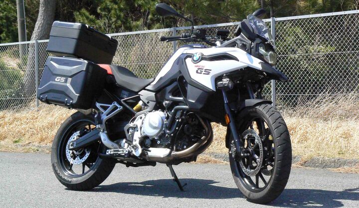 モダンでスポーティなスタイリングは、都会のライドにも合う。