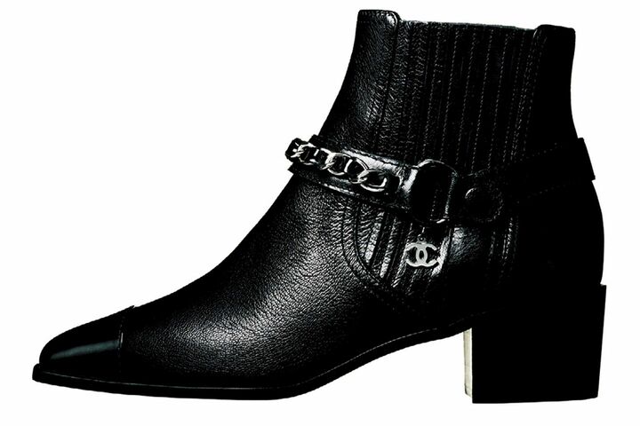 靴￥159,000【ヒール：5cm】（シャネル）　[Precious2018年11月号123ページ]