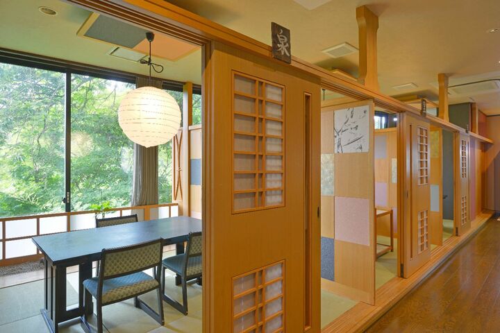 個室のお食事処