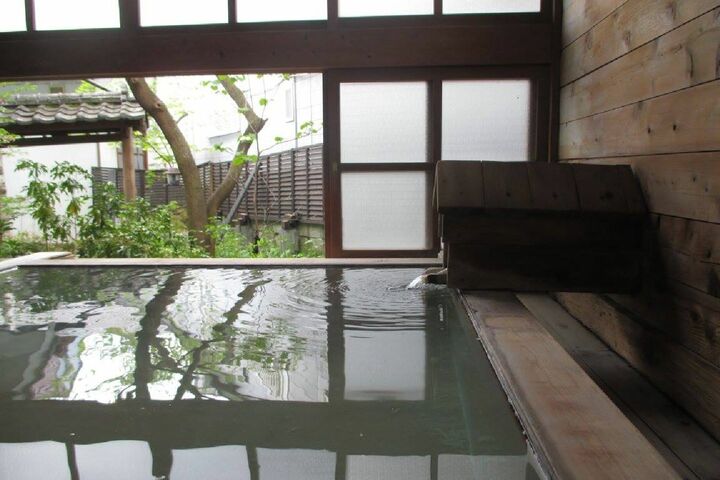 「千寿の湯」の窓を開けたときの光景