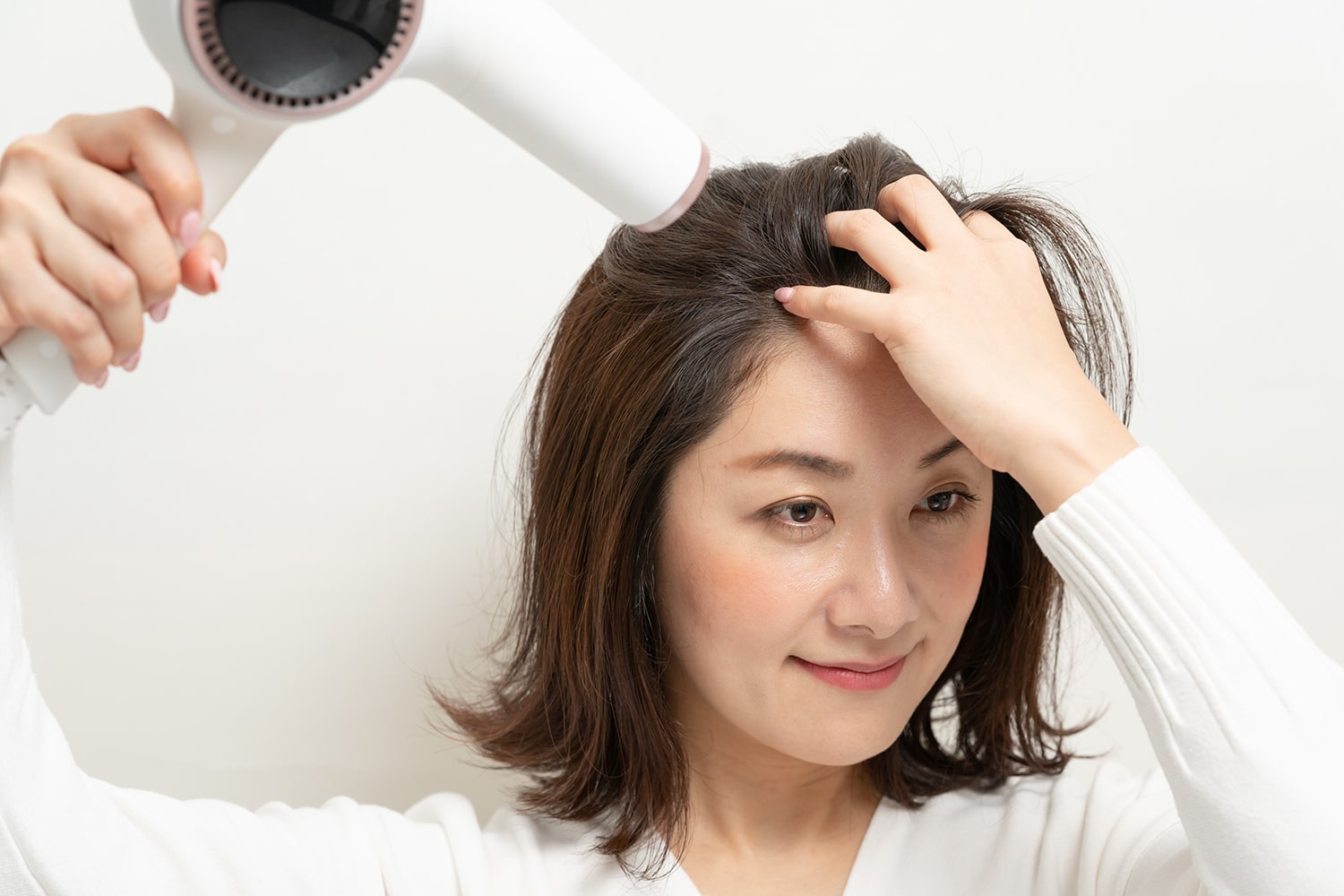 指の腹をジグザグに動かしながらとかすのがポイント。