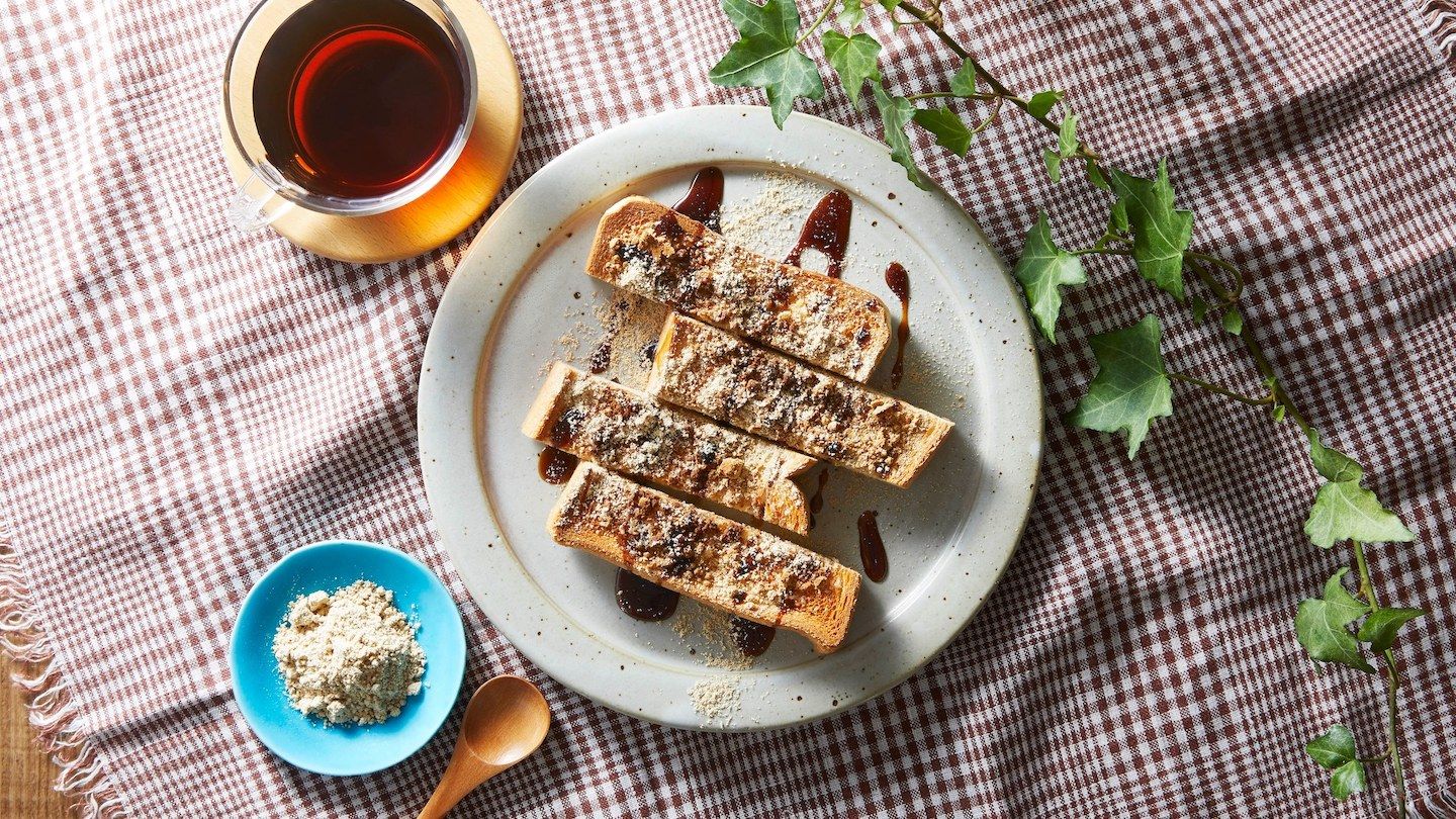美肌食材を組み合わせた、黒豆きな粉の黒糖シュガートースト