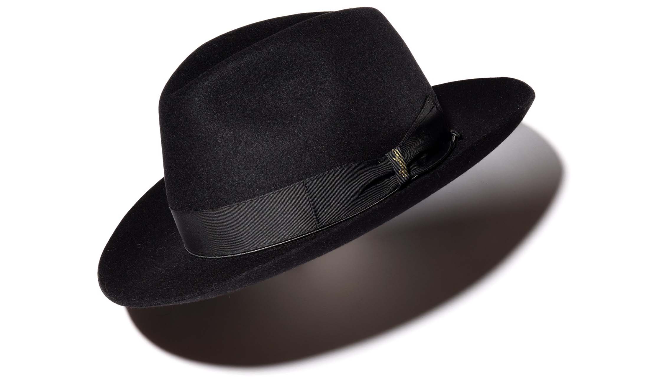 世界で最も有名な帽子「ボルサリーノ」をかぶる時、“男の渋さ”はまた