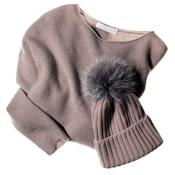 ニット￥76,000・帽子￥41,000（アオイ〈ファビアナフィリッピ〉）　[Precious2018年11月号100ページ]