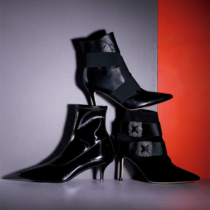 上／ブーツ「ピラー」￥118,000【ヒール：8.5cm】［ナッパレザー（実際の商品はスエード素材に仕様変更）×ゴム］（ジャンヴィト ロッシ ジャパン）、左下／ブーツ￥123,000【ヒール：5cm】［ポリウレタン（エコレザー）］（Pred PR〈ジュゼッペ ザノッティ〉）、右下／ブーツ「プリニア」￥170,000【ヒール：9cm】［ゴートスエード］（ブルーベル・ジャパン〈マノロ ブラニク〉）　[Precious2018年11月号142ページ] 