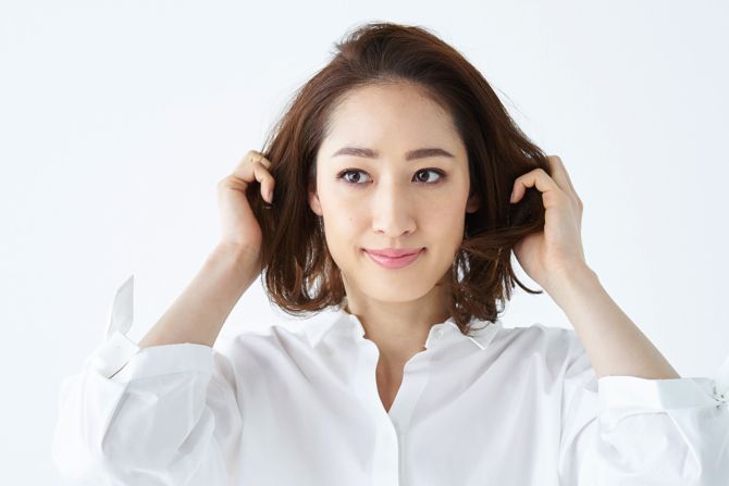 ワックスを揉み込み、ほぐす