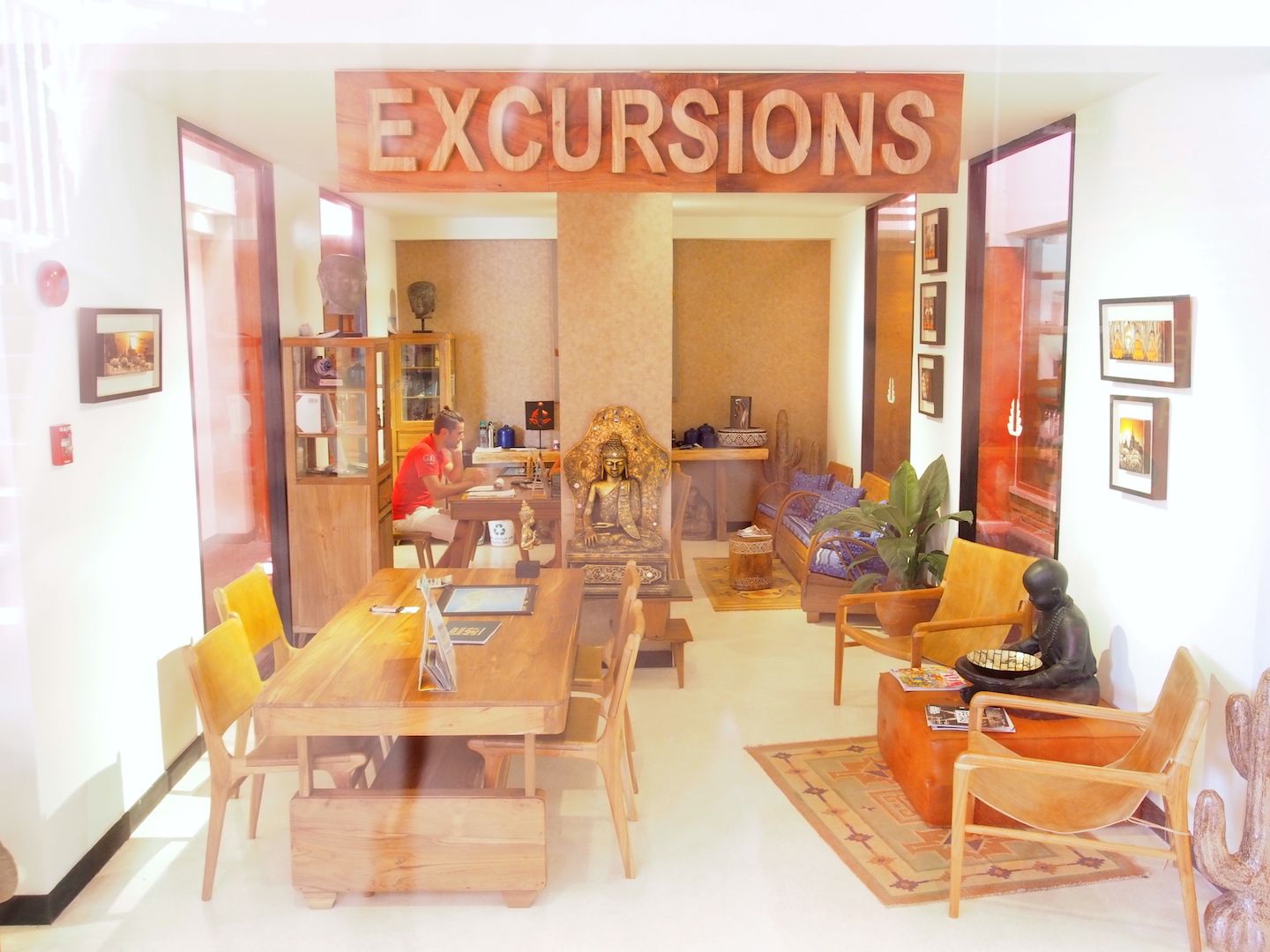 クラブ メッド内の観光案内所「EXCRSIONS」