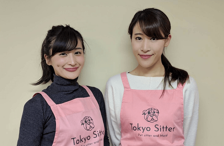 シッターは厳正なる面接と身元確認をした、有資格の女性のみ。シッターは2名1組になって対応。