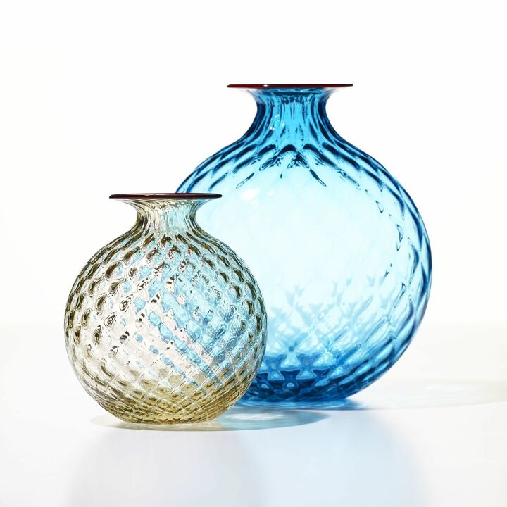 ヴェニーニのフラワーベース 左から／［高さ16.5×直径14cm］￥42,000、［高さ24.5×直径21.5cm］￥50,000（いずれも税抜）