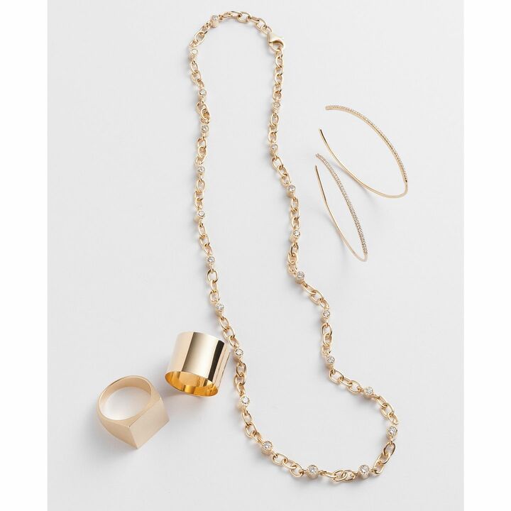 ピアス［片耳用］各￥190,000・ネックレス￥660,000（イレアナ・マクリ 伊勢丹新宿店）リング［左］￥115,000・［右］￥370,000（シハラ ラボ<シハラ>）