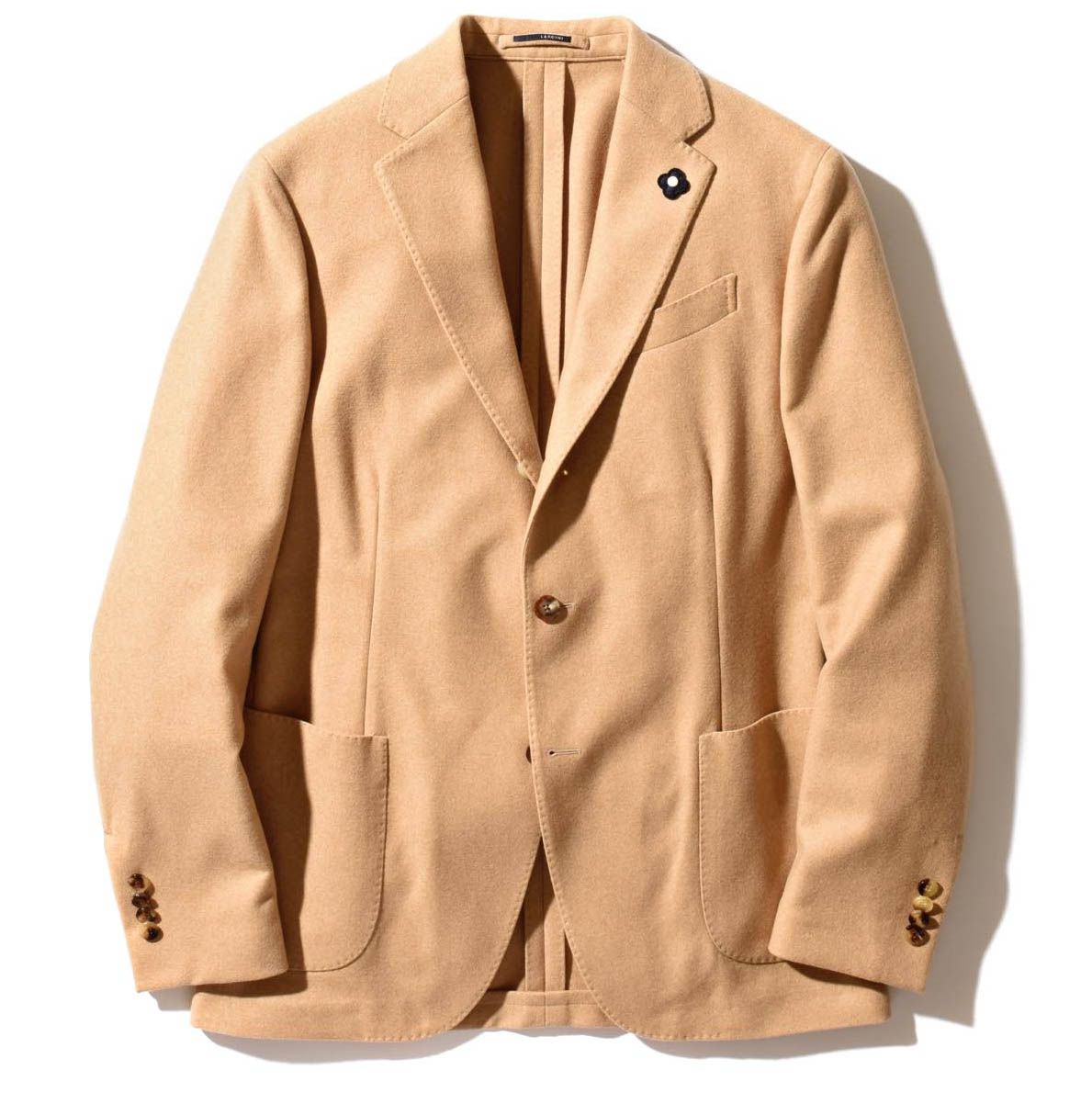 ジャケット¥136,000(ラルディーニ 東京店)