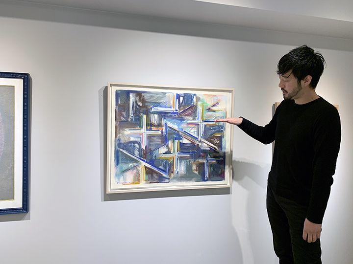 代表の高岩シュンさん。長年に渡り、現代アートを蒐集。過去には、アート×アンティーク家具を提案するインテリアショップobjet d’artのキュレーターをしていたことも
