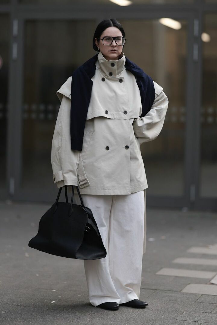 引き締め役には、ネイビーと黒の2色を使うとリズミカル。