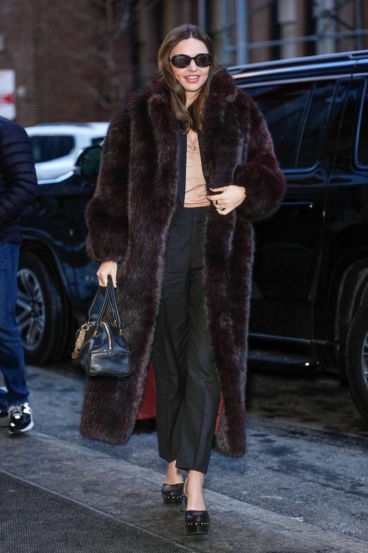 重厚感と軽やかさを両立させ、メリハリのある装いへ。