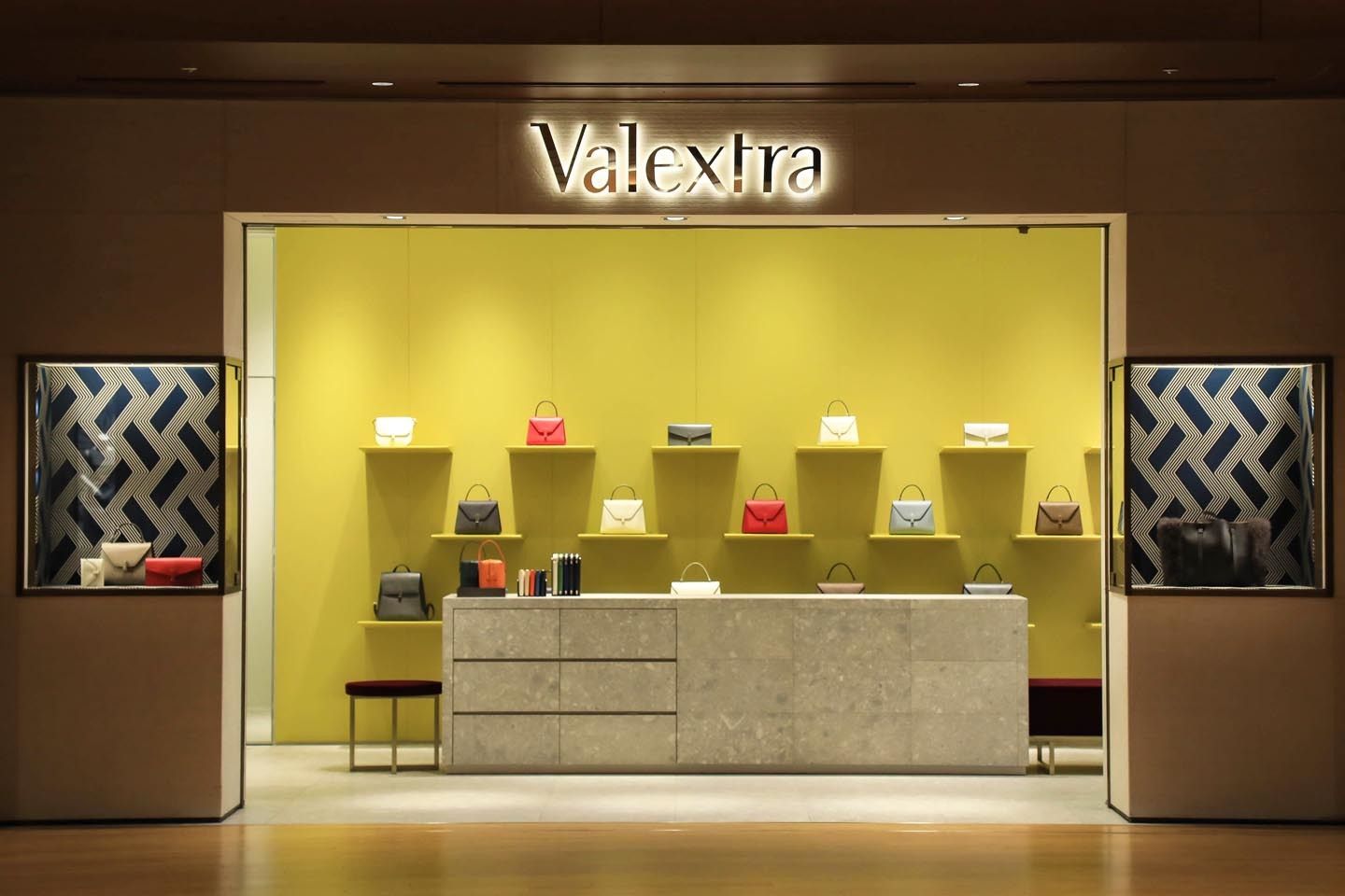 ヴァレクストラ 東京ミッドタウン店