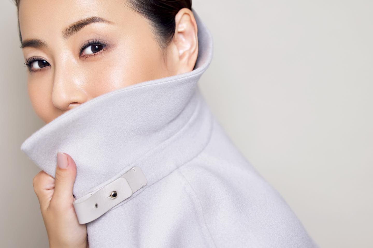 まぶたがゆるみ、目尻が下がった大人世代のためのメイクマニュアル。お出かけも、リモート会議も。