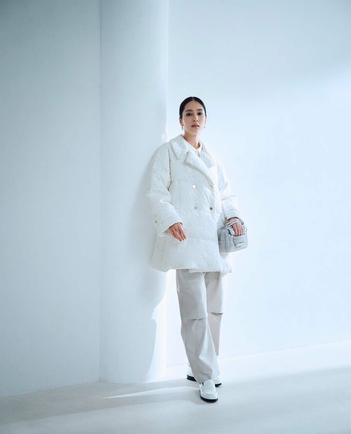 タトラスの秋冬コレクションウエアを着用したモデルのAtsukoさん