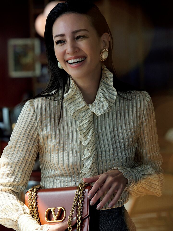 ヴァレンティノのウエアを着用したモデルのRINAさん