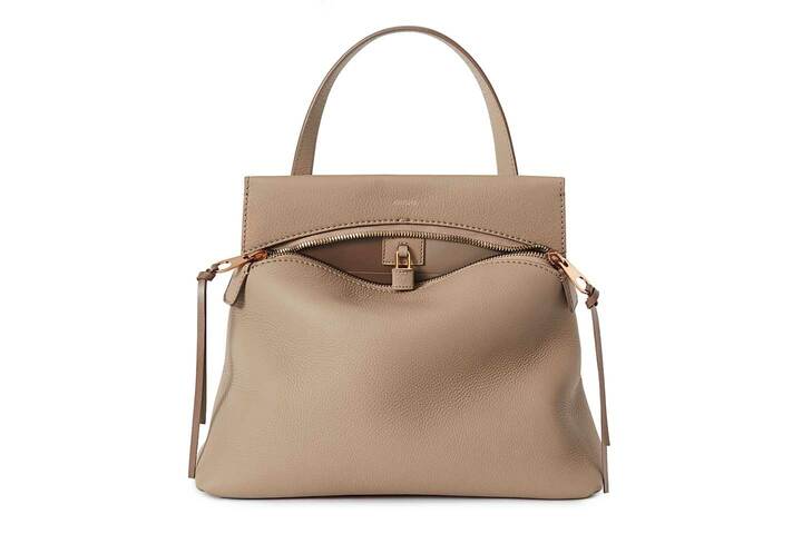 バッグ「セグレタ」カーフ×ナッパ￥243,000[W36×H27×D13]（三喜商事〈アニオナ〉）