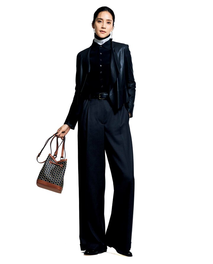 ハンサムモダン派のレイヤードスタイルを着用したモデルのAtsukoさん