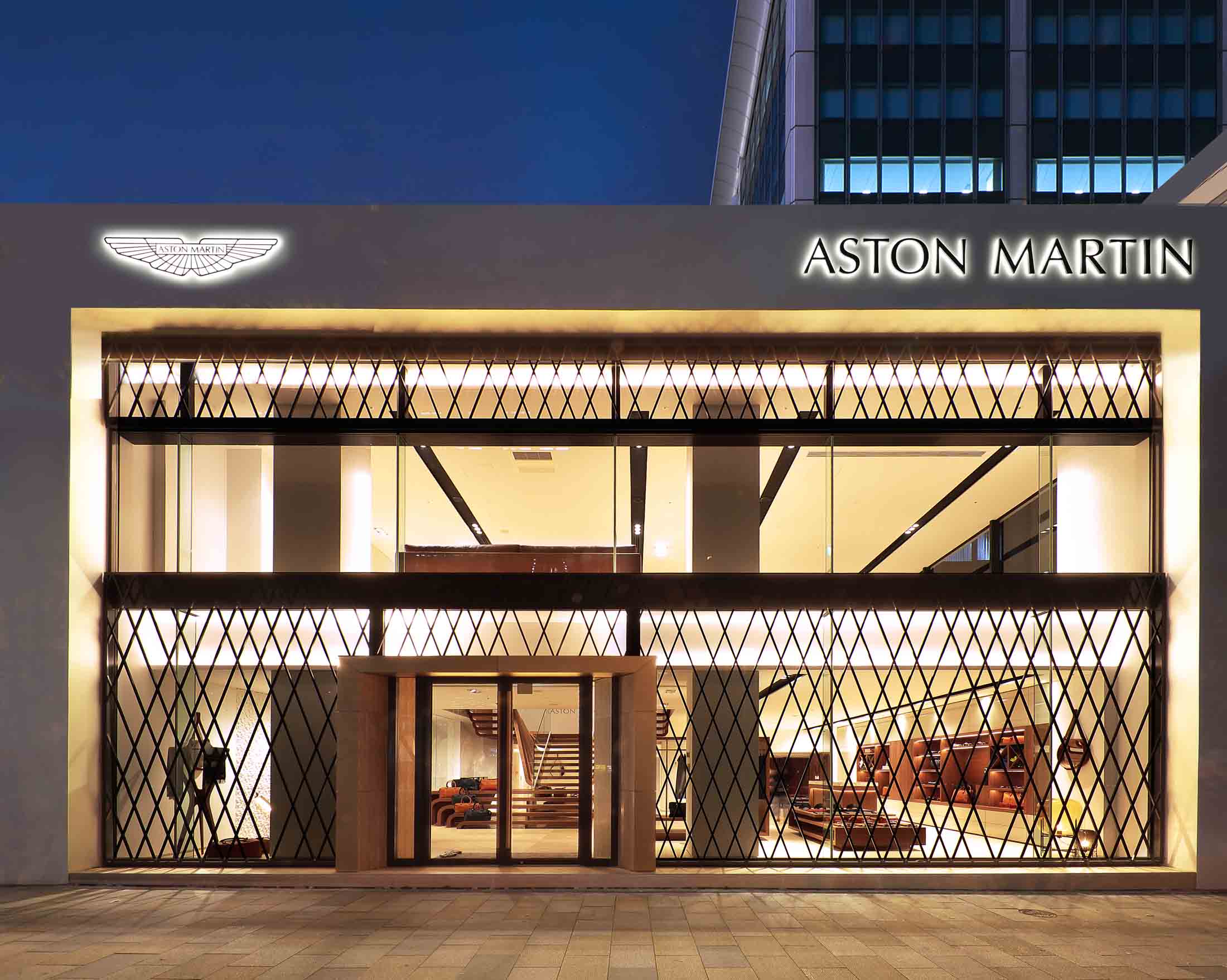 今回のヴァンテージ発表の舞台となった、東京・青山にオープンした「The House of Aston Martin Aoyama」。世界初のグローバル・センターである。