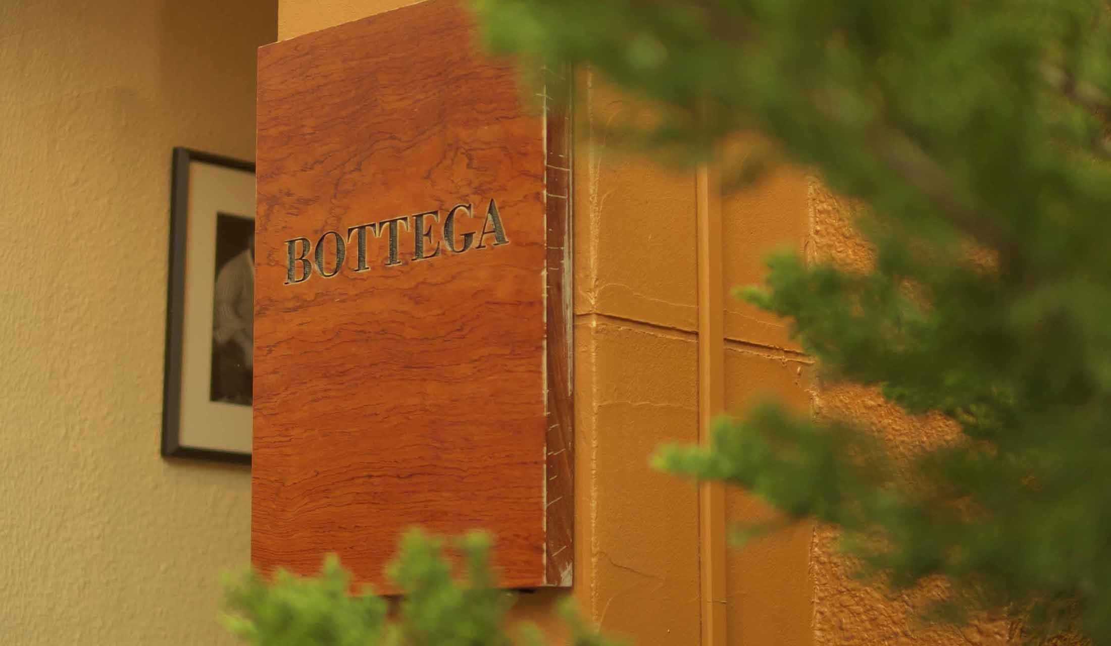 広尾にあるイタリア料理の店『BOTTEGA』の看板