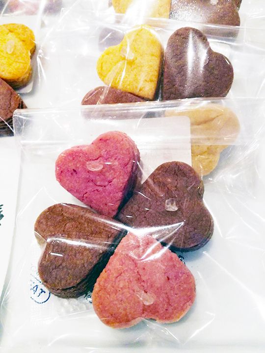 『玄米粉のハートのクッキー』 ¥130~