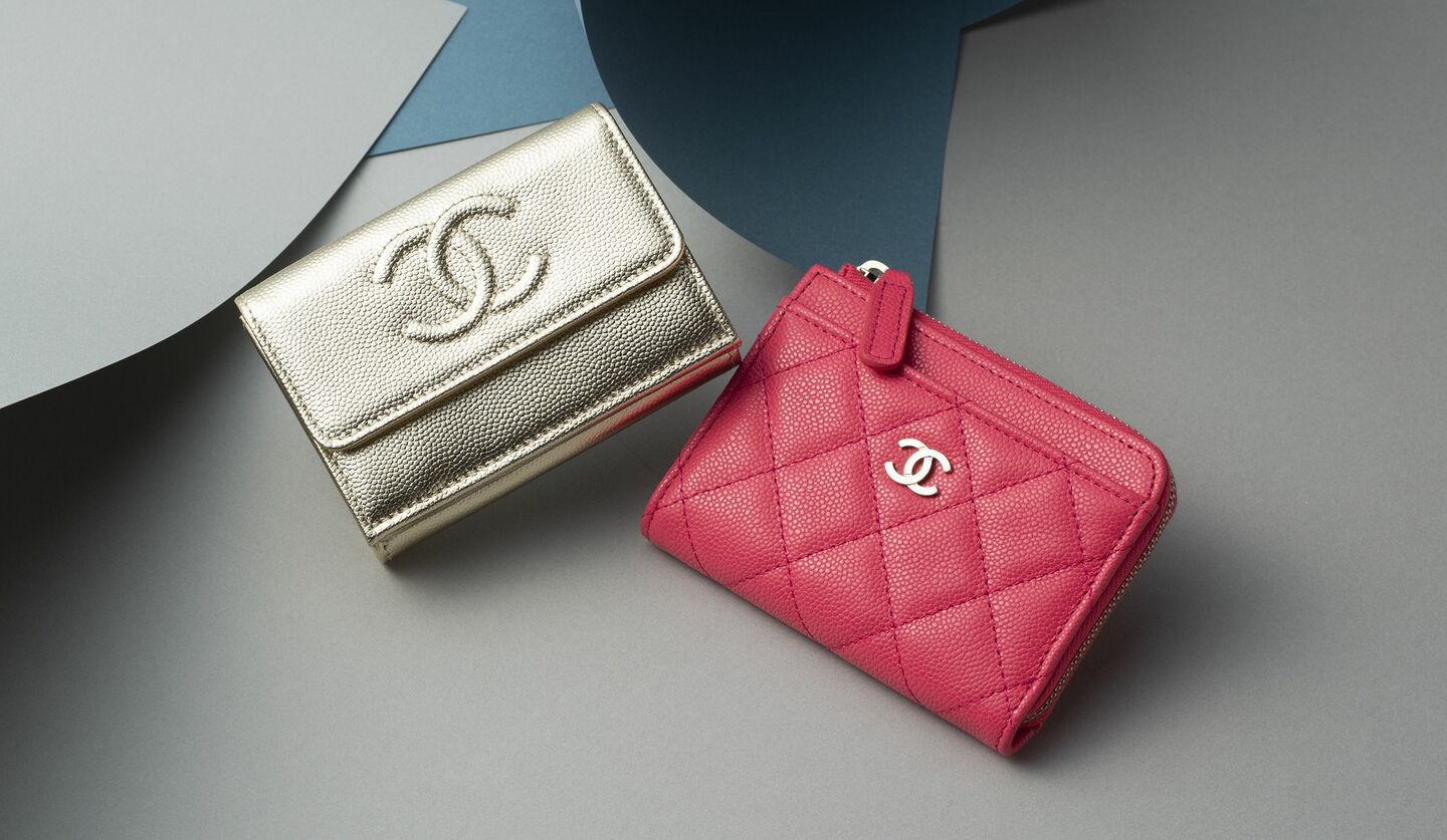 シャネルのライトゴールドカラーとフューシャのミニ財布