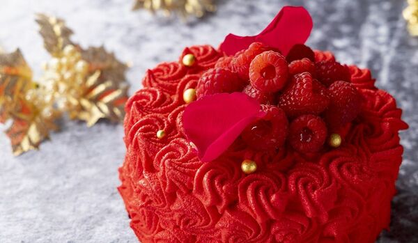 キンプトン新宿東京の「クリスマスコレクション2025」実食レポート｜２種のケーキやアフタヌーンティー、ディナーなど