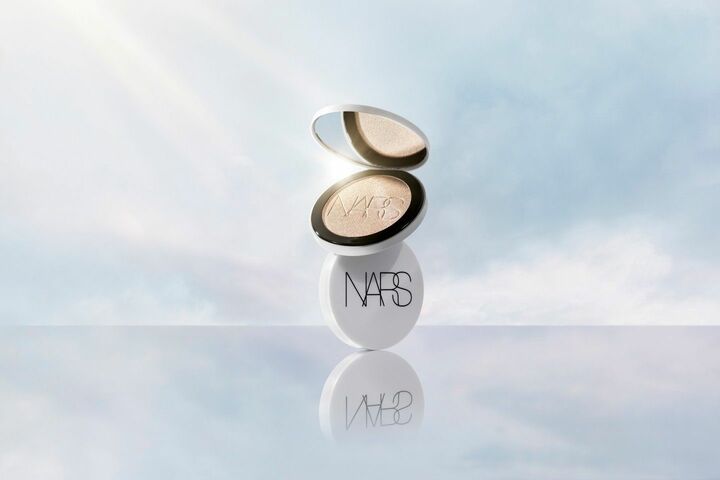 「NARS」から新発売される「ライトリフレクティング ルミナイジングパウダー」