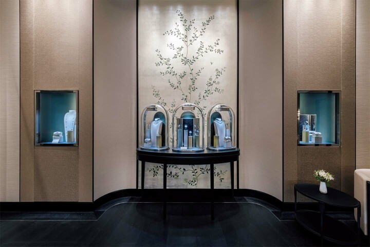 「ヴァン クリーフ＆アーペル 銀座１丁目店」の店内