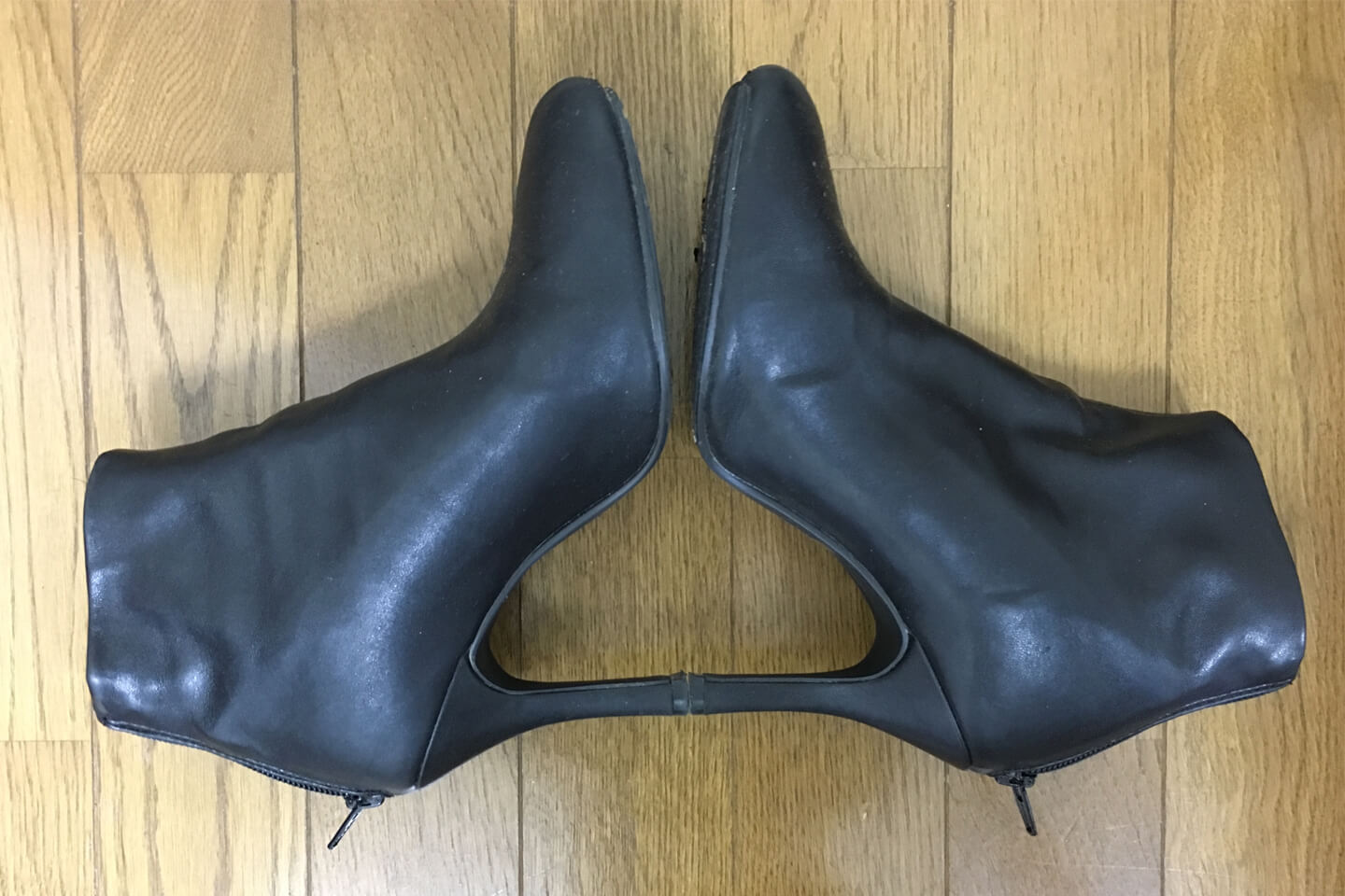 靴底が合わないヒール靴の例(筆者私物)
