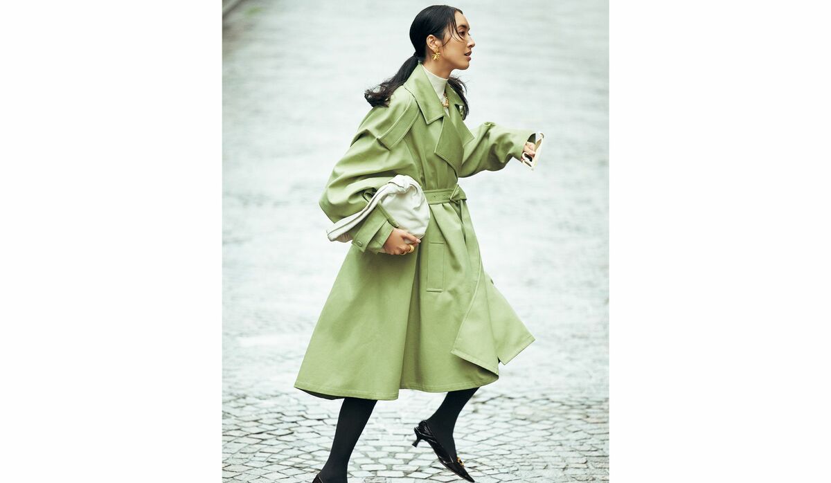 ボッテガ・ヴェネタ」ラップコートタイプの最旬トレンチコートに注目